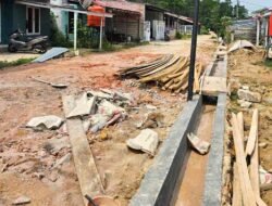 Pengelola BTN Mutiara Bantu Warga Buatkan Drainase Untuk Minimalisir Banjir