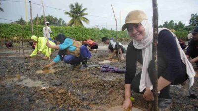 PT GKP Gelar Aksi Bersih Desa dan Penanaman Mangrove Peringati Hari Lingkungan Hidup